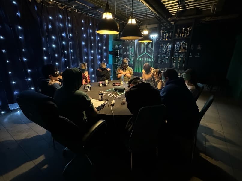 Dark Street — главное фото