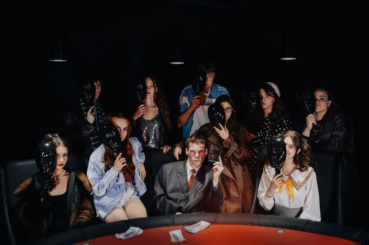 Мафия Вип с падающими стульями — главное фото