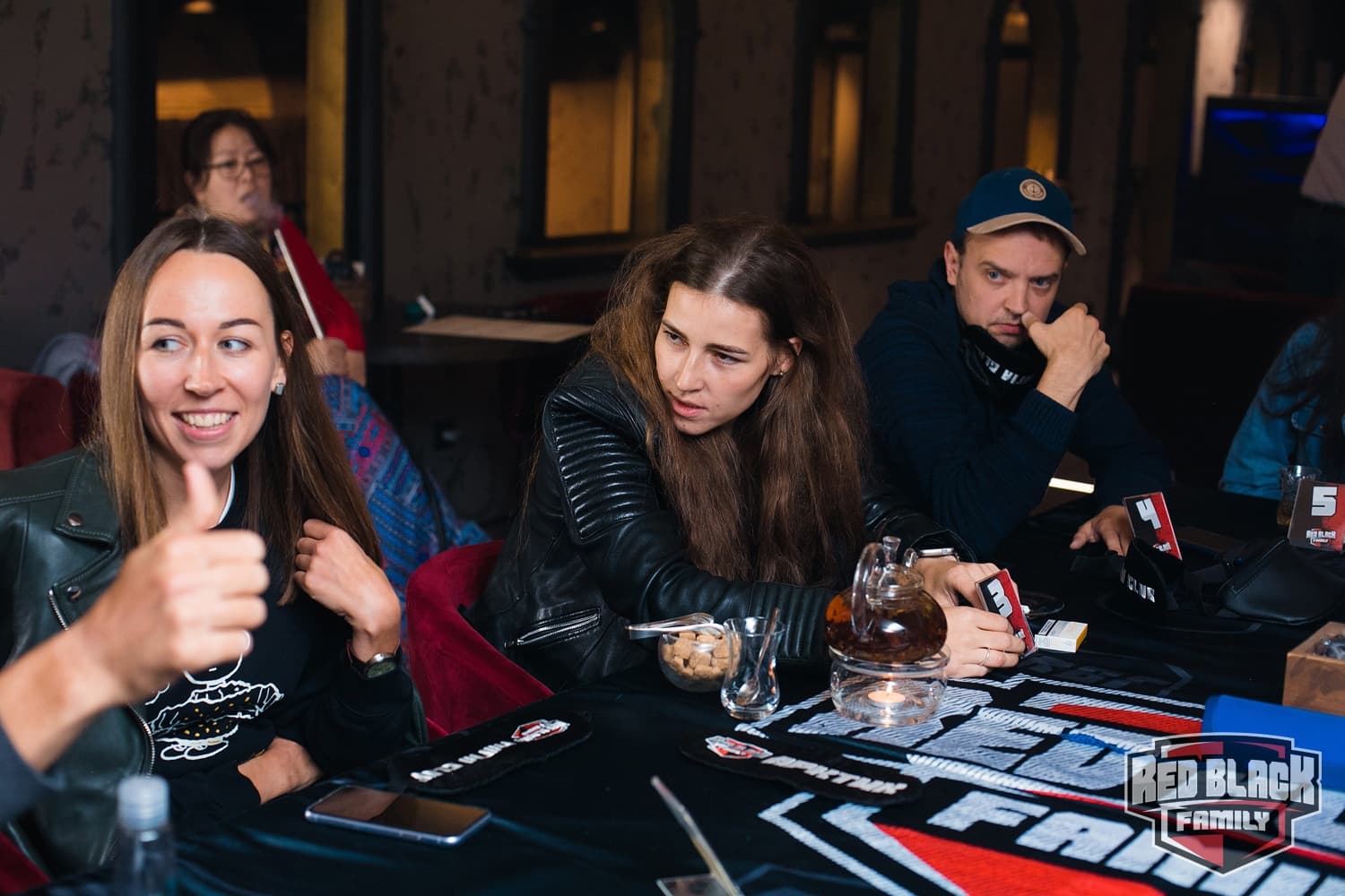 Red Black Family — главное фото